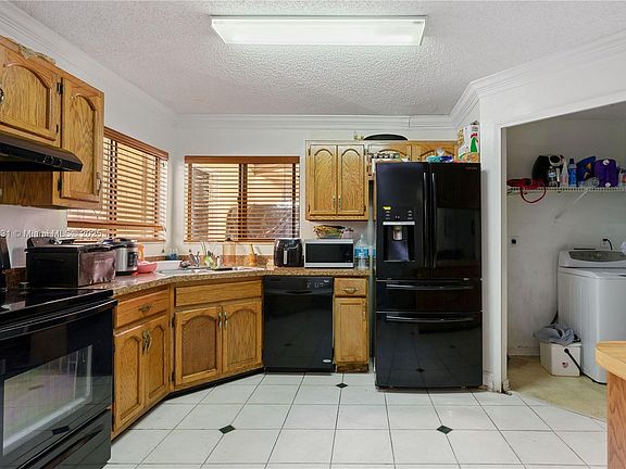 4th image of 10057 Romaine Cir N
