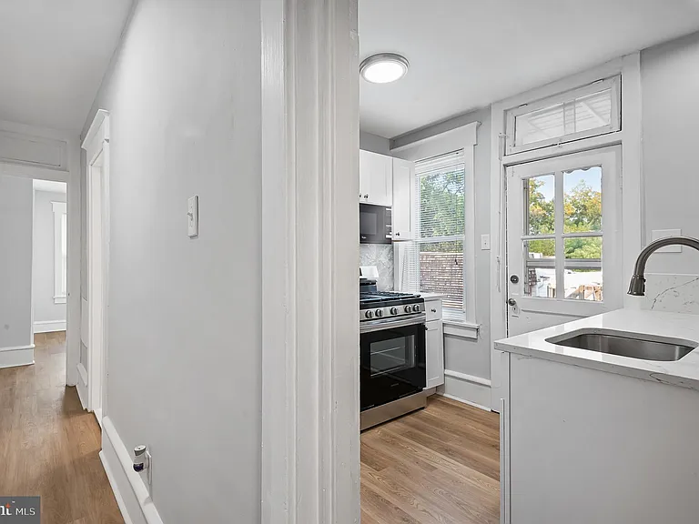 221 Kings Hwy E #B — Photo 8