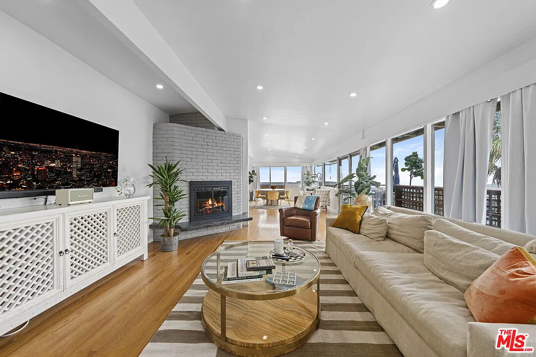 4 bed, 3.0 bath, 2444 sqft, $9,750 — Photo 1