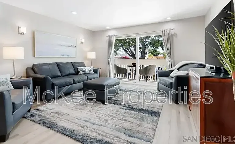 516 E Ave — Photo 2