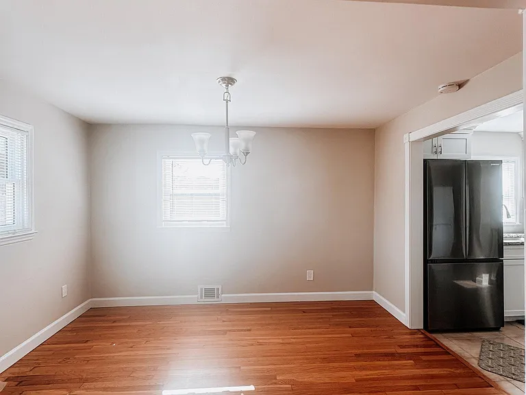 across from living/family space, this is perfect for a dining area off the open kitchen