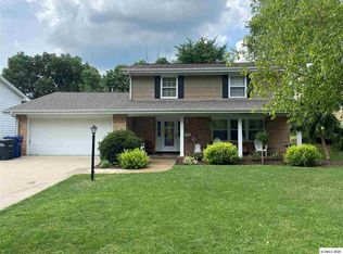1450 Oeth Ct, Dubuque, IA 52003