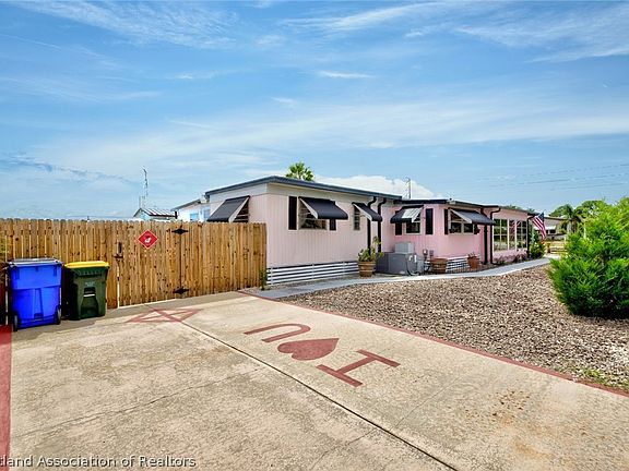 3rd image of 3622 Delaware Ave