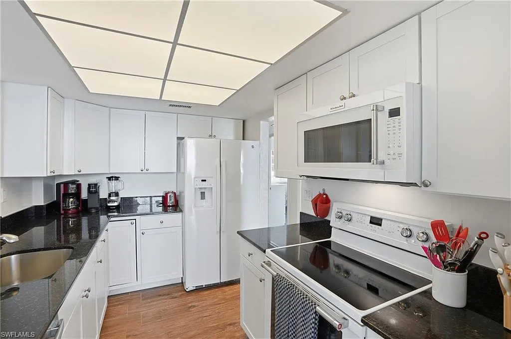 2 bed, 2.0 bath, 1315 sqft, $13,000 — Photo 3