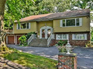 65 Colgate Ave, Paramus, NJ 07652