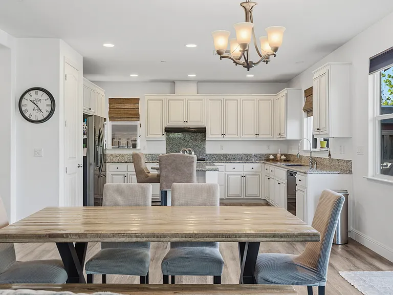 248 Aster St — Photo 14