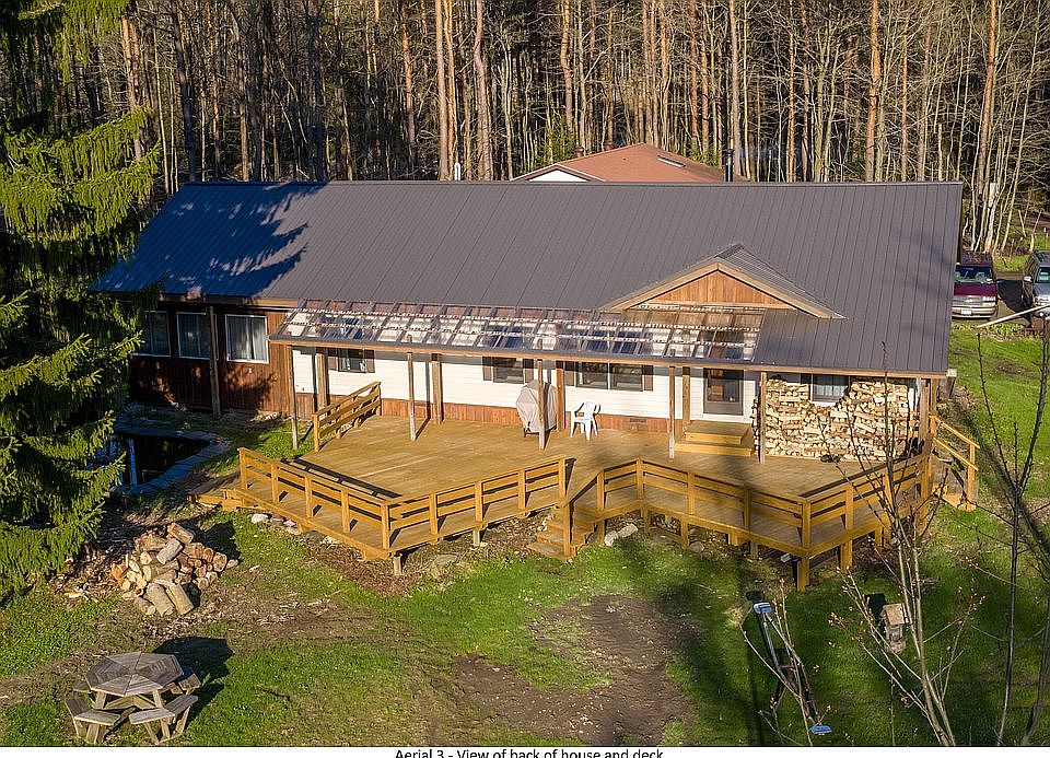 Back of house/deck     