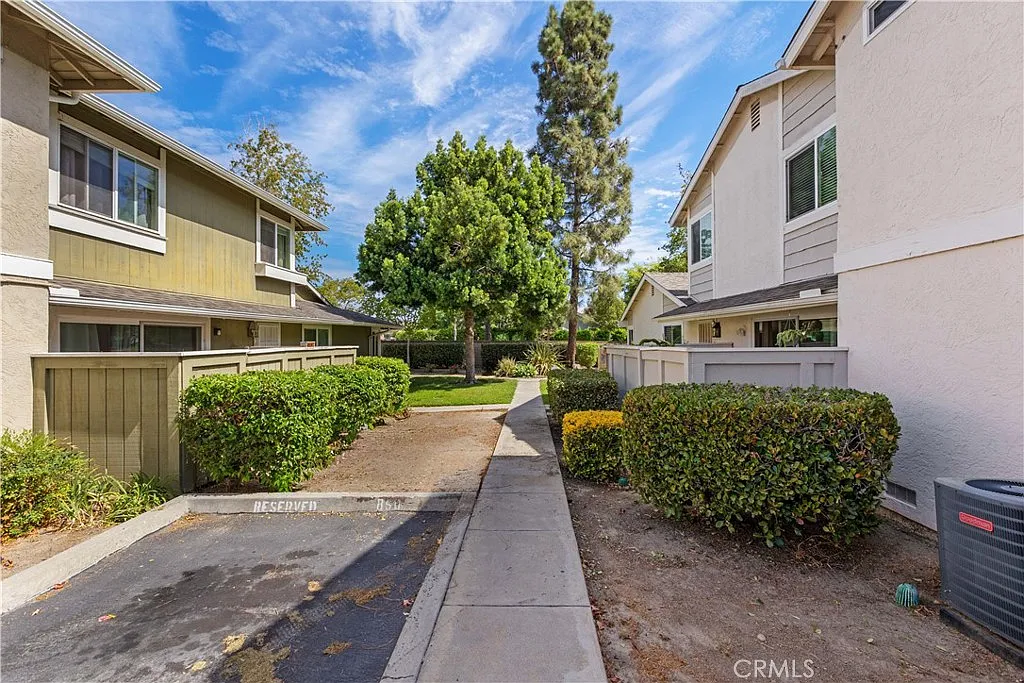 2 bed, 1.5 bath, 1104 sqft, $2,750 — Photo 4