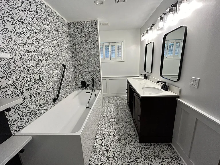 one bath with just a tub