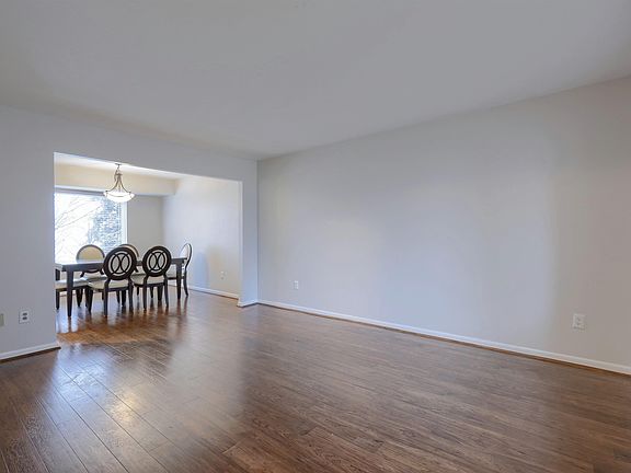 4th image of 100 Dalton Dr