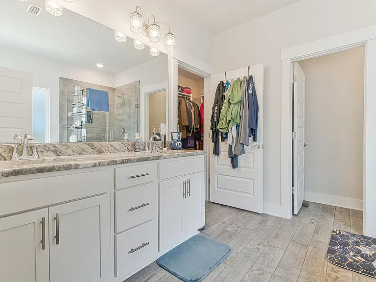 6076 Cherry Hill Cir — Photo 17