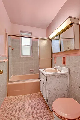 Bathroom, photo 1