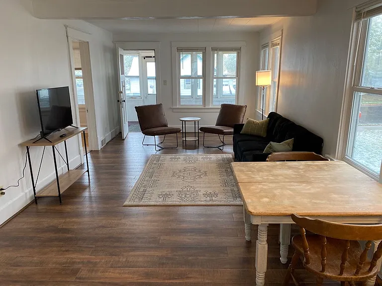 410 N Maple Ave — Photo 24