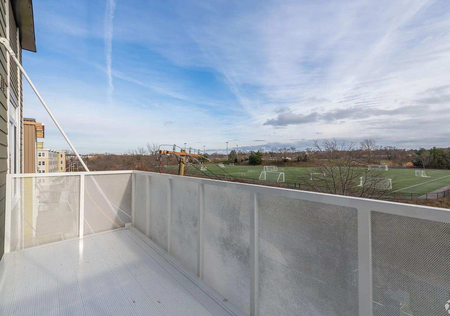 Huge Studio in Cambridge Minutes from the Red Line — Photo 3