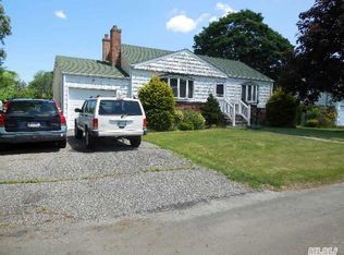 121 Montgomery Ave, West Babylon, NY 11704