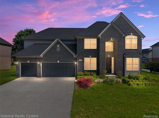 1283 Bloomingdale Dr, Troy, MI 48085