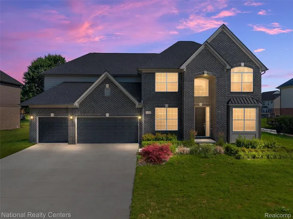1283 Bloomingdale Dr, Troy, MI 48085
