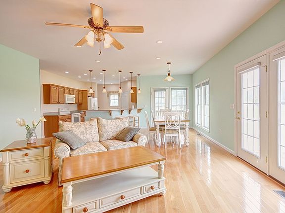 3rd image of 37254 Dolphin Dr