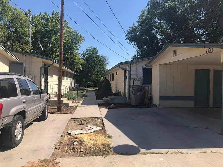 1308 W Howe St — Photo 3