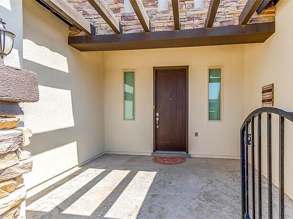4th image of 720 Colonial Blf