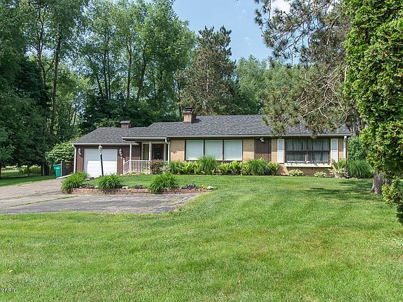 3rd image of 22 Parkway Dr