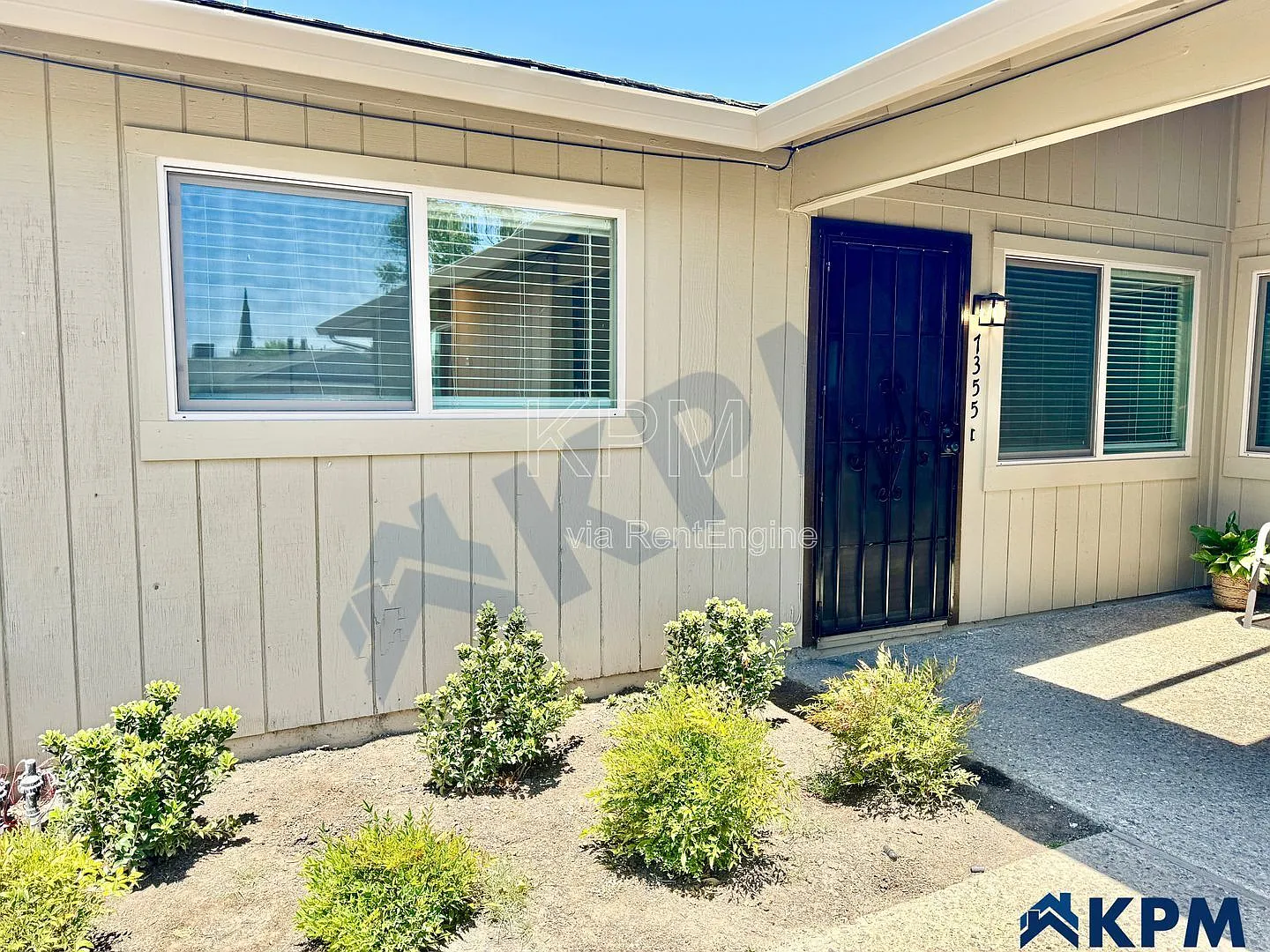 2 bed, 1.0 bath, 890 sqft, $1,600 — Photo 2