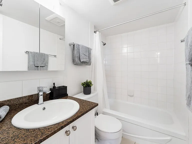 1251 Jervis St — Photo 39