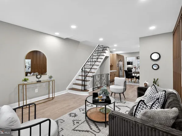 325 Roseberry St, Philadelphia, PA 19148