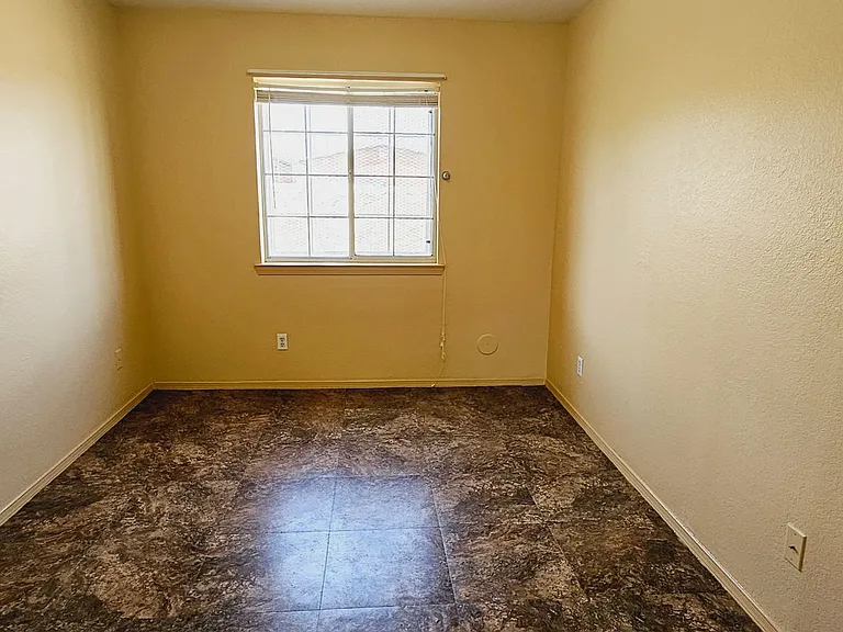 3903 Van Buren Ave — Photo 10
