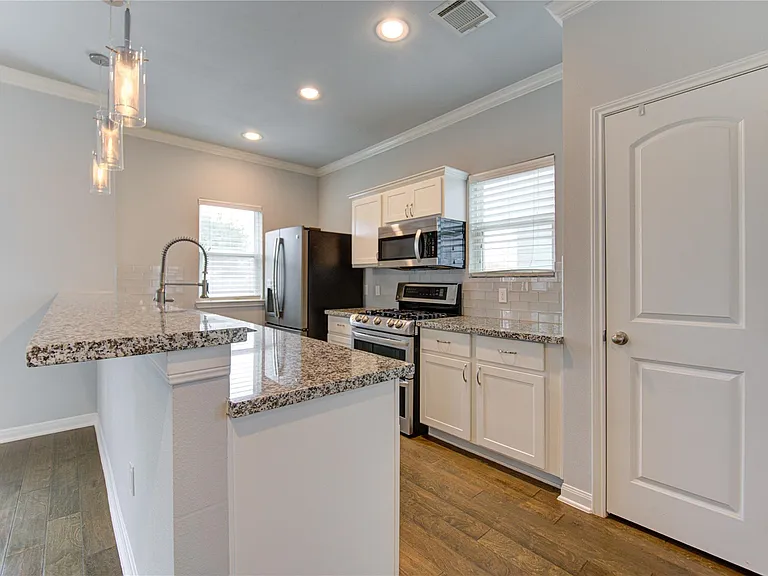 1115 Bunton St — Photo 4