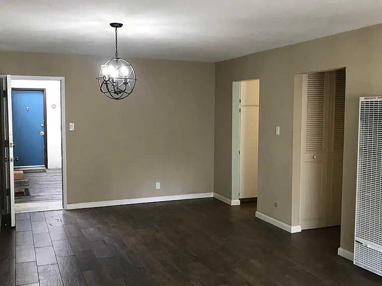 2600 Laguna Cir #E — Photo 2