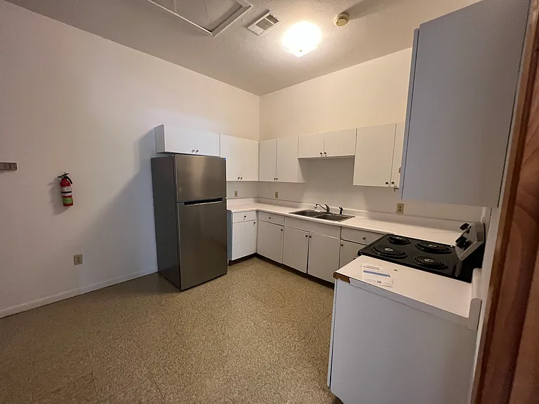 702 N Union St — Photo 9