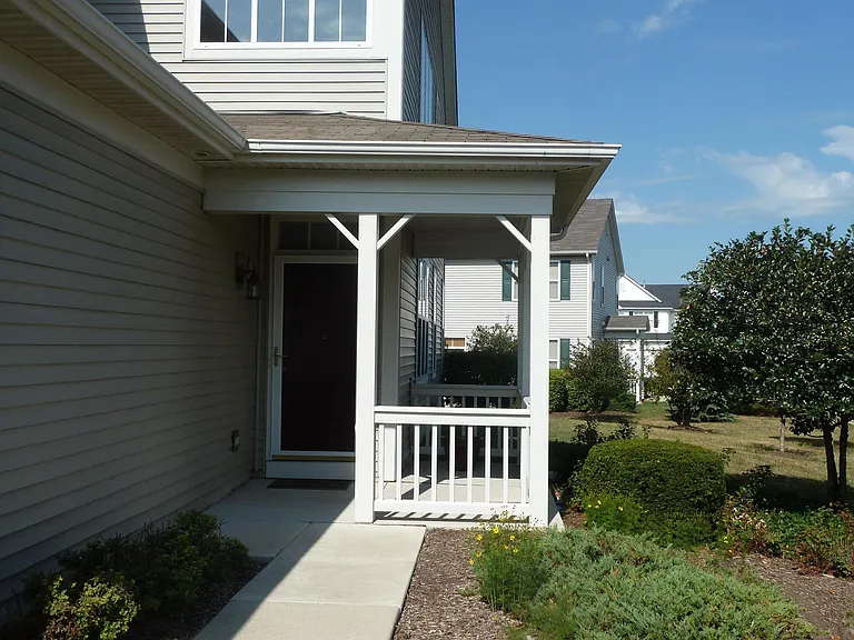 503 Heritage Ct — Photo 2