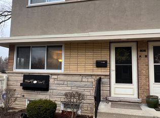 606 S Milwaukee Ave APT A, Libertyville, IL