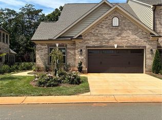 1046 Beechcraft Dr, Mebane, NC 27302