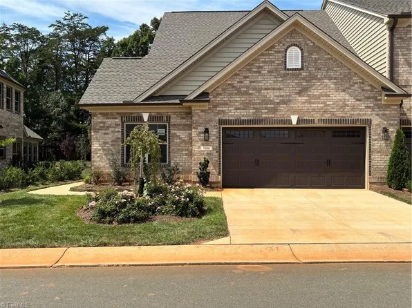 1046 Beechcraft Dr, Mebane, NC 27302