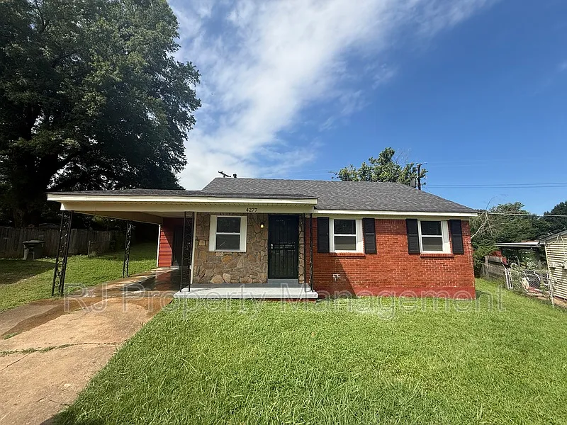 3 bed, 1.0 bath, 832 sqft, $1,095 — Photo 1