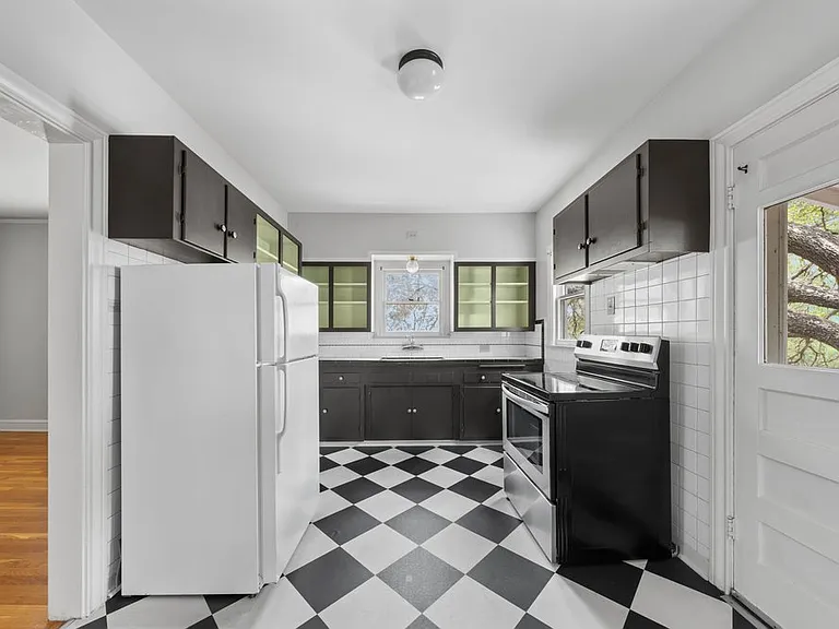 109 W Norwood Ct #1 — Photo 7