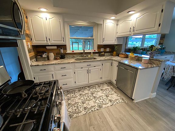 4th image of 409 Chaucer Dr
