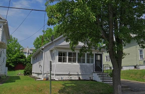 3rd image of 115 Rogers Ave