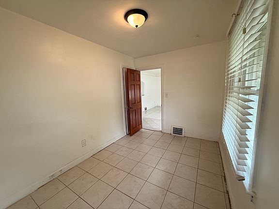 5th image of 6005 Kendal St