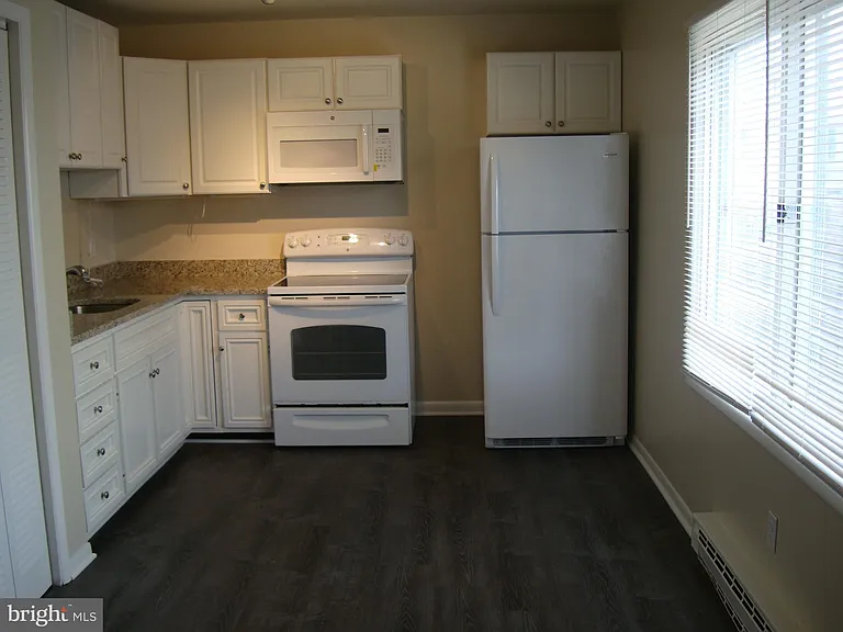 204 Cameron St — Photo 4
