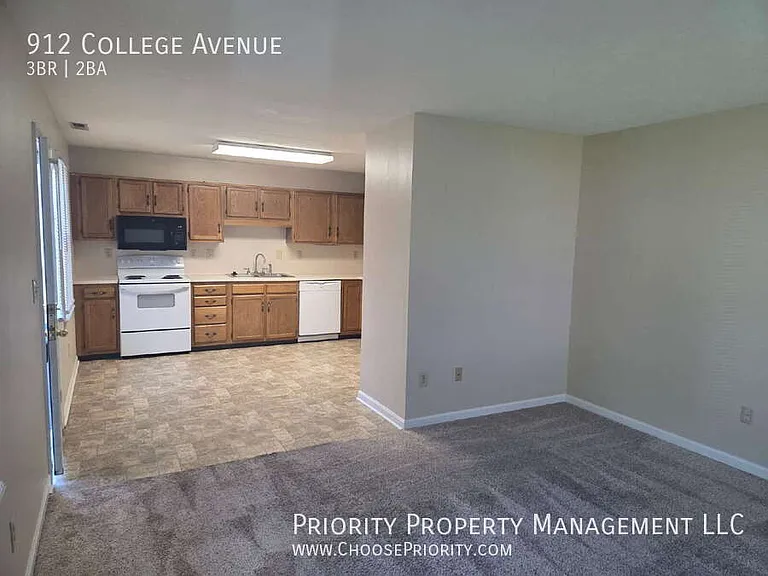 912 College Ave — Photo 7