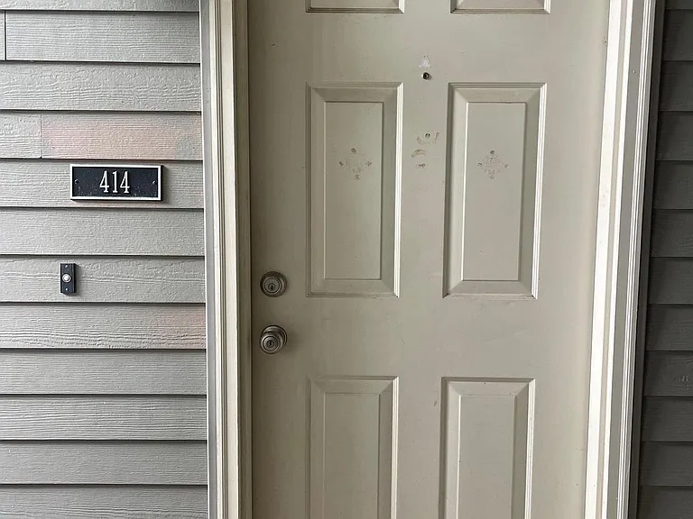 414 Ravens Crest Dr — Photo 2