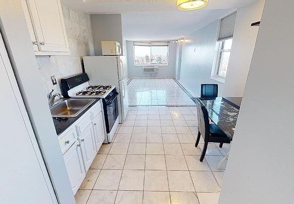 4th image of 11817 Union Tpke APT 21A