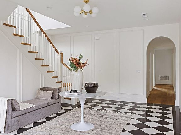 3rd image of 135 Passmore St