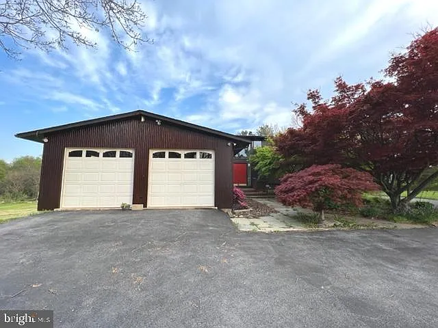 1538 Trough Rd — Photo 2