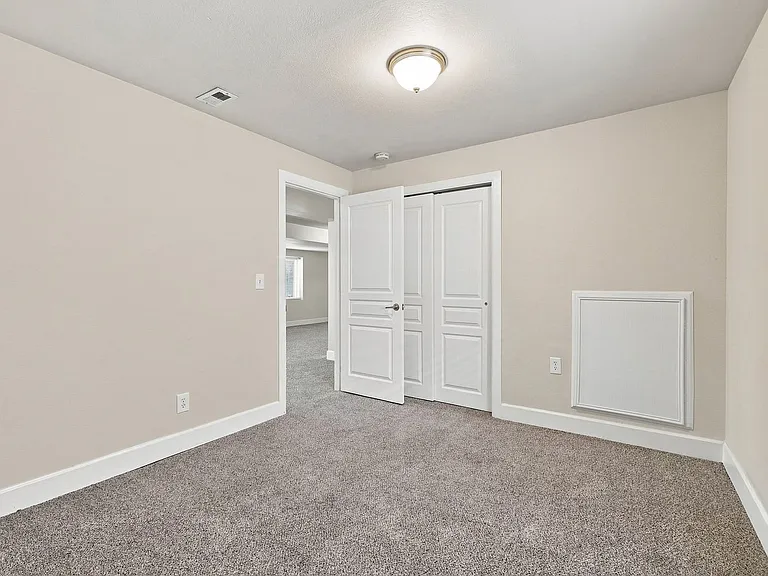2202 Hanham Dr — Photo 25
