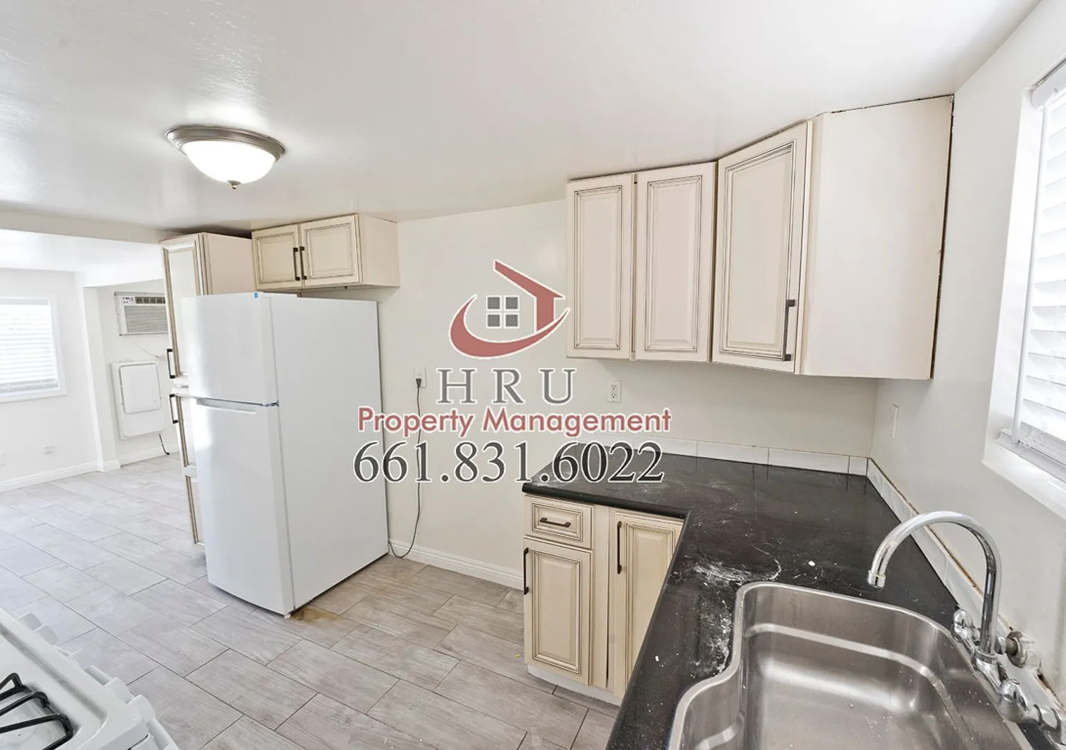 318 Highland Dr — Photo 3