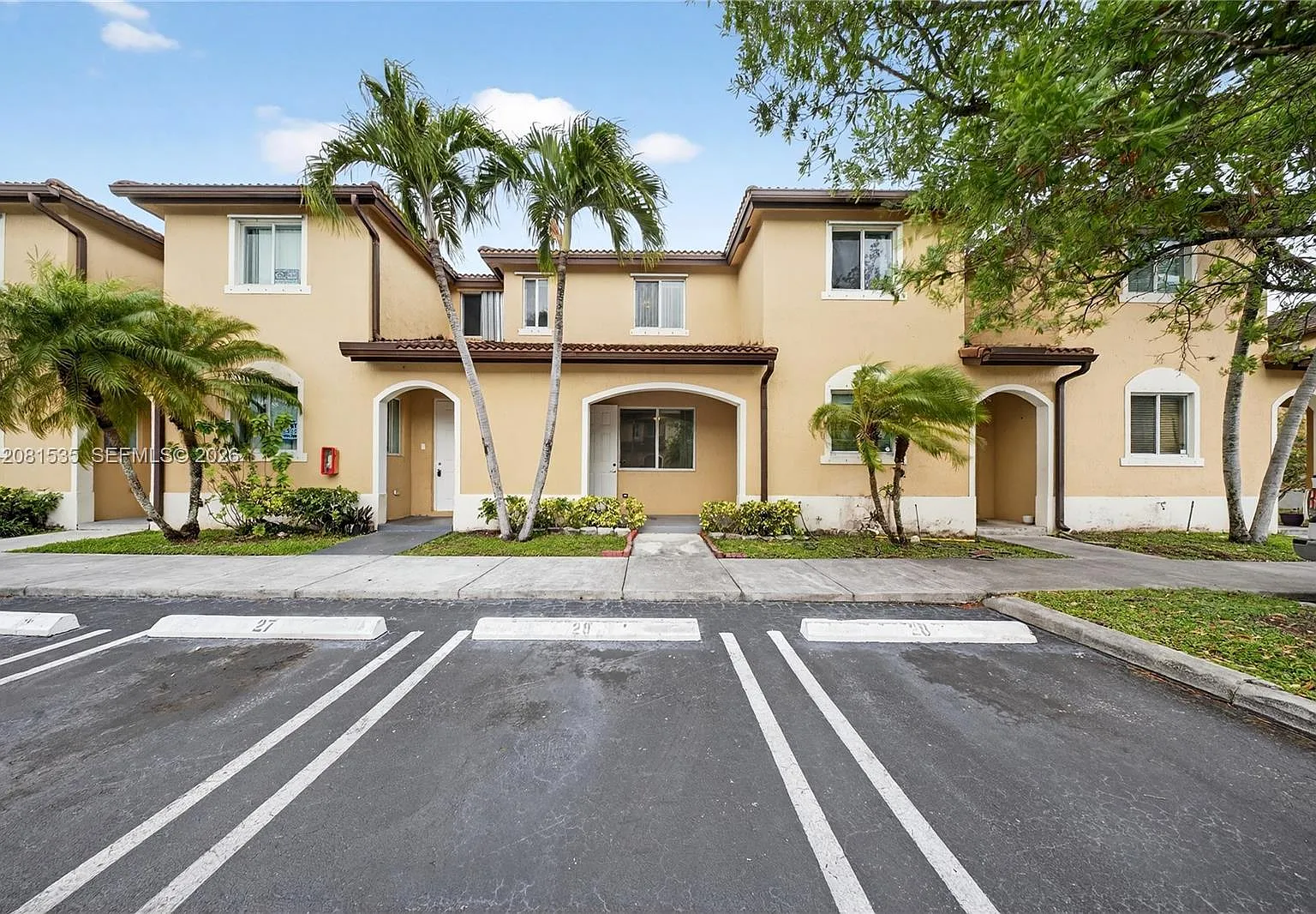 South Pointe Cove Condo — Photo 1